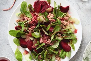 Pancarlı Ton Balıklı Yeşil Salata