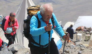 Elderly mountaineers conquer Türkiye's highest peak, defying age limitations