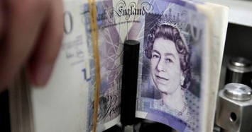 Pound nears 2-year low as economic downturn looms