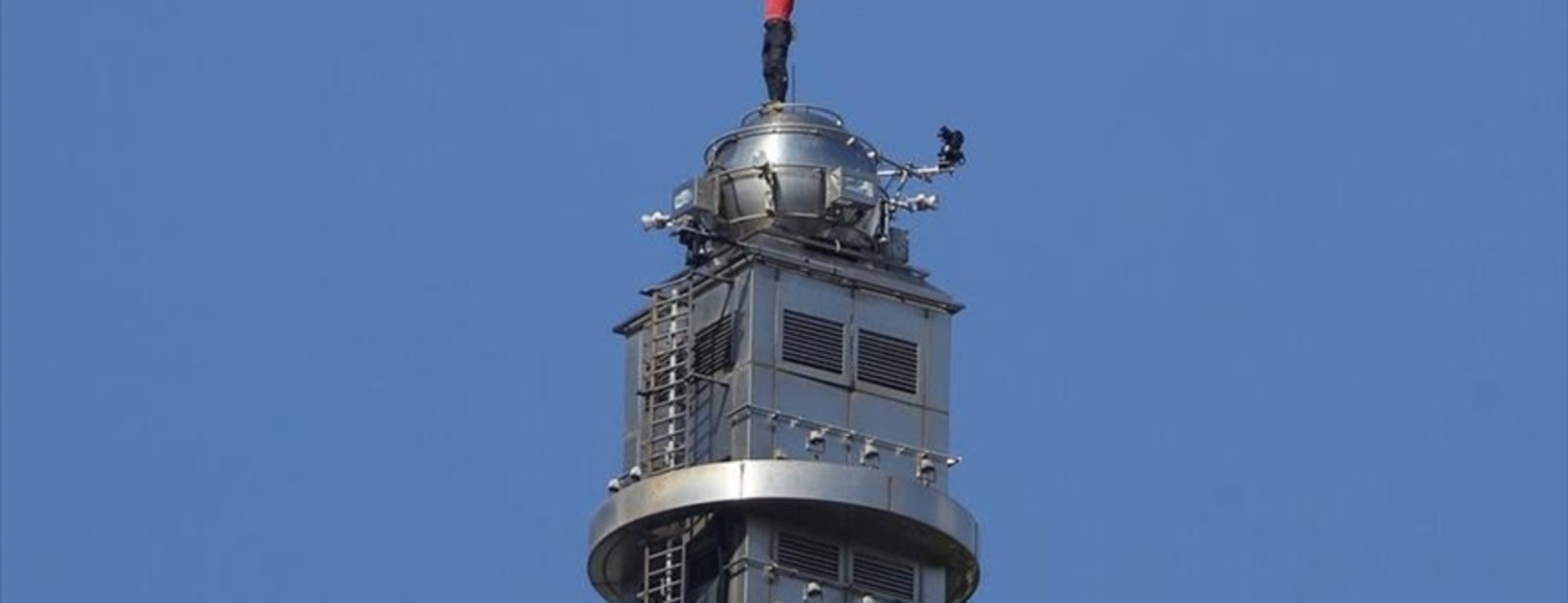 Alex Honnold, Taipei 101 gökdeleninin tepesine ipsiz çıktı