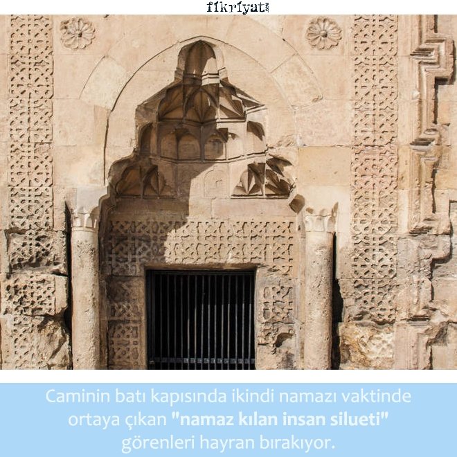 DİVRİĞİ ULU CAMİSİ’NİN KAPISINA DÜŞEN GÖLGELER