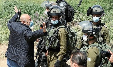 Israeli army arrests 25 Palestinians in West Bank raids
