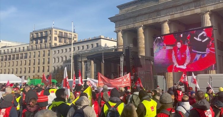 Almanya’da kamu çalışanları Berlin’de uyarı grevine gidecek