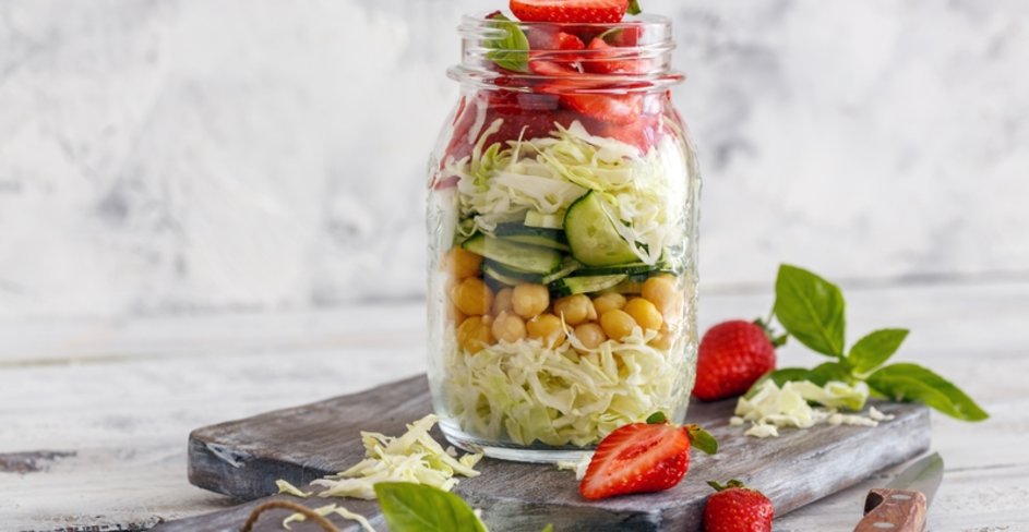 Çilekli Lahana Salatası