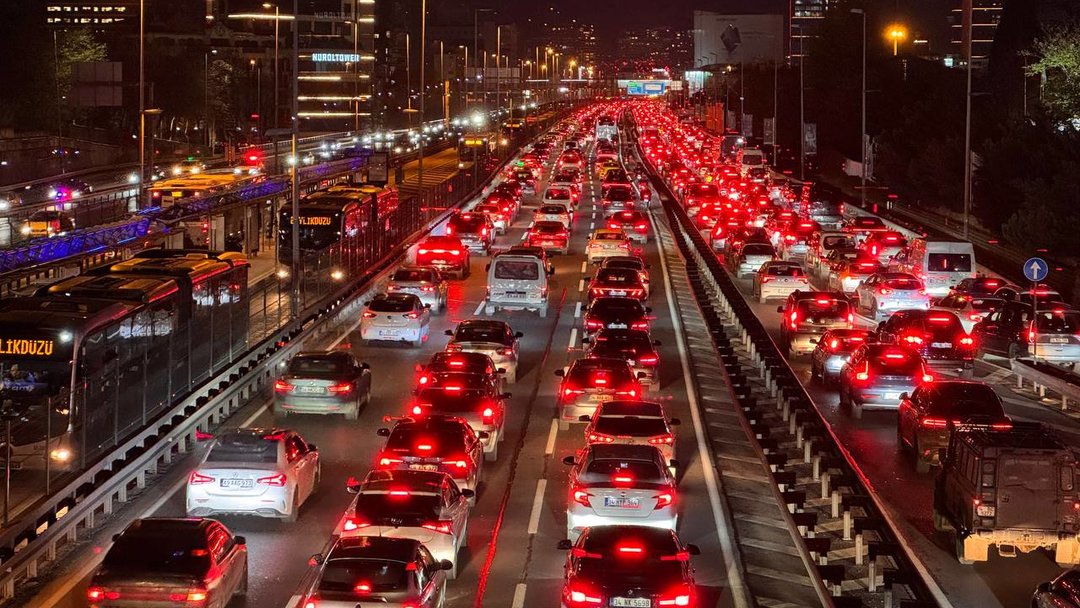 İSTANBUL’DA TRAFİK ÇİLESİ