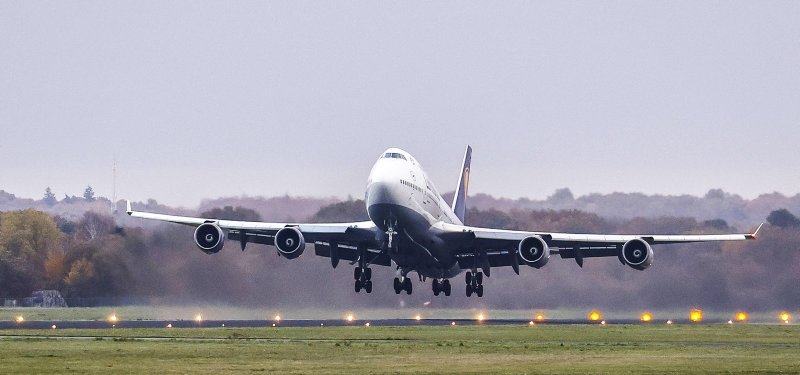 Lufthansa reports 2 billion euro loss in third quarter