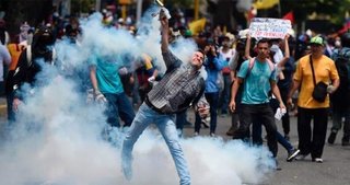 Venezuela sandığa gitti: 10 ölü