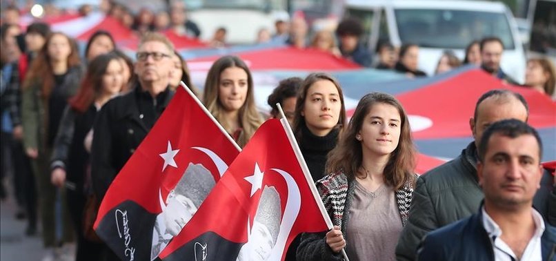 TURKEY MARKS ATATÜRK’S DEATH WITH CHAINS OF RESPECT