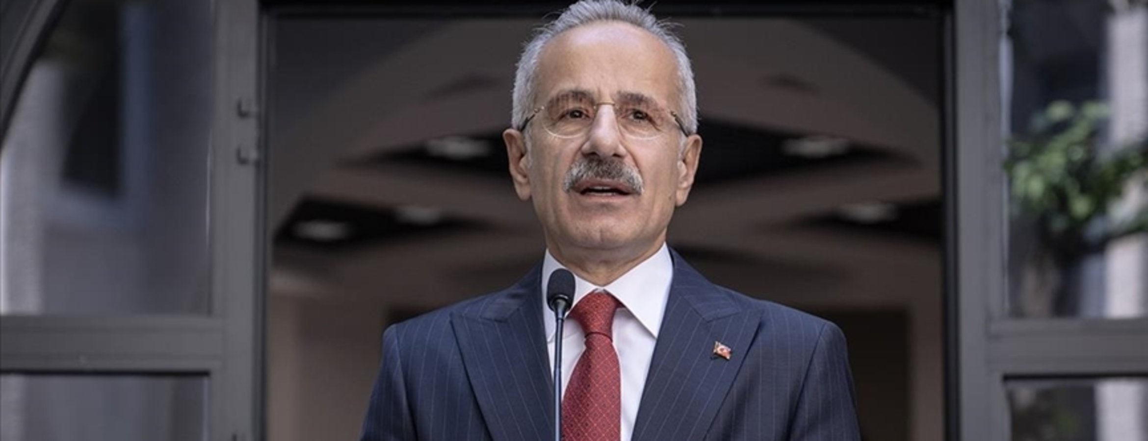 Bakan Uraloğlu, Antalya Havalimanı’nda uçuş ve yolcu sayısı rekoru kırıldığını bildirdi