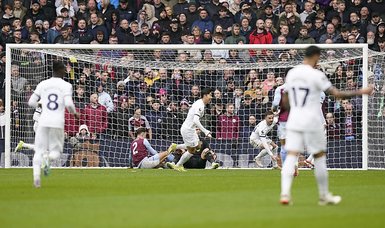 Tottenham Hotspur thump Aston Villa 4-0 as McGinn sees red