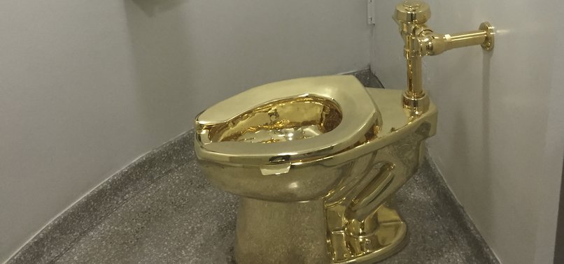 GOLD TOILET STOLEN FROM BRITAINS BLENHEIM PALACE