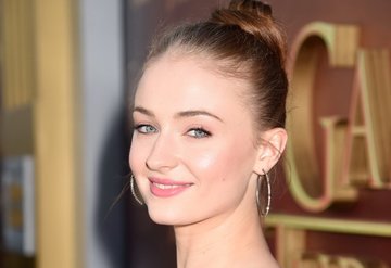 Sophie Turner anne oldu