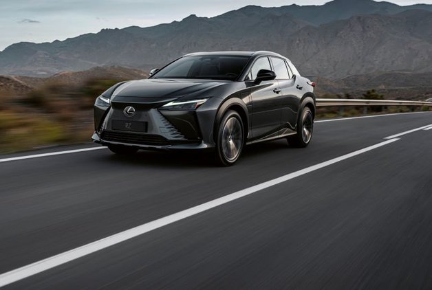 LEXUS RZ TEKNOLOJİLERİYLE DE İDDİALI