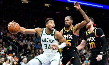 Phoenix Suns hold off banged-up Milwaukee Bucks, 114-106