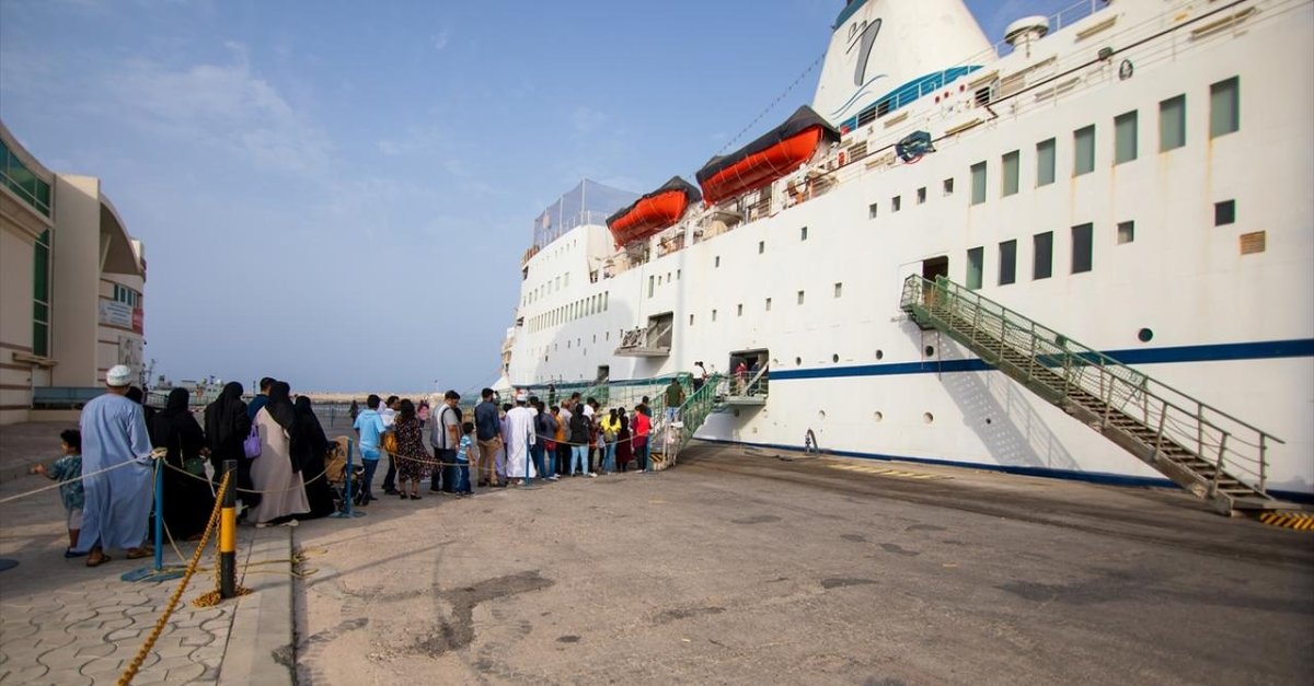 Worlds largest floating library Logos Hope arrives in Oman