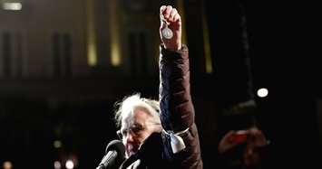 Swedish journo returns Nobel prize, protesting Handke