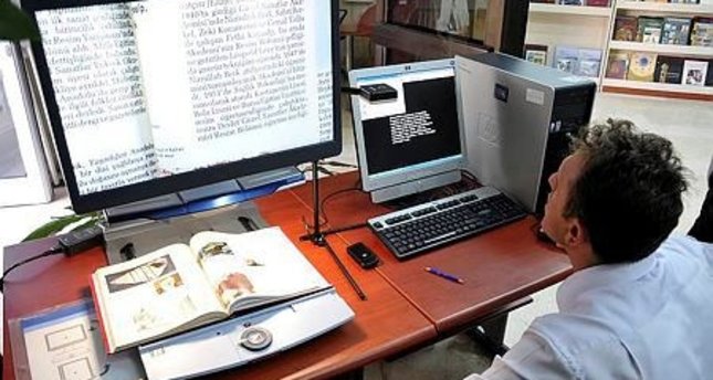 Görme engellilere kitap okuyoruz