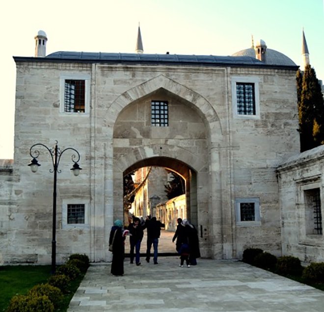 SÜLEYMANİYE KÜLLİYESİ GÜNEYDOĞU KAPISI