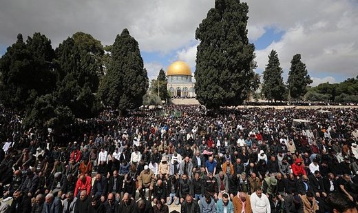 125,000 attend Friday prayer at Al-Aqsa despite restrictions