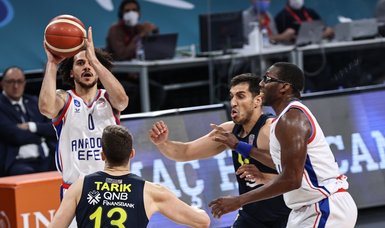 Anadolu Efes sail to 40-point win in Game 1 of Turkish basketball playoff finals