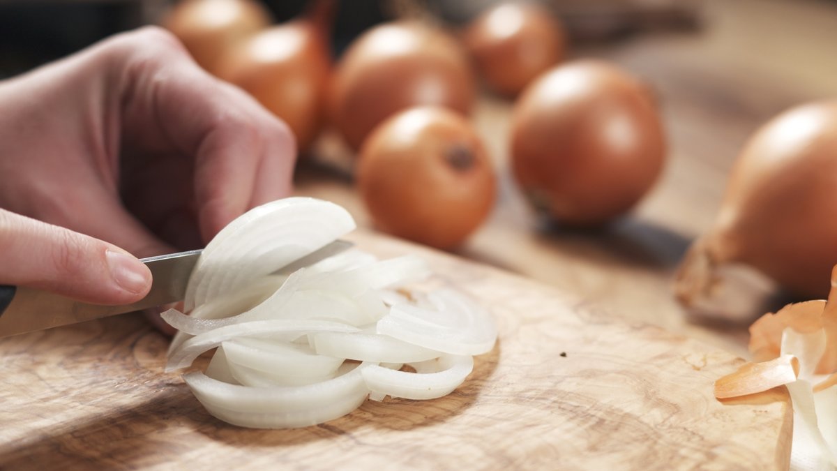 Soğanın Gözleri Yakmasını Engellemek İçin Neler Yapmalıyız ?