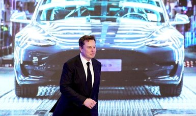 Musk says economy to go into 'severe recession' in 2023, he won't sell more Tesla shares for 2 years