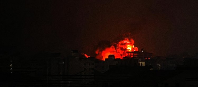 İsrail, saldırıların 22’nci gününde Gazze’yi yoğun bombardımana tuttu