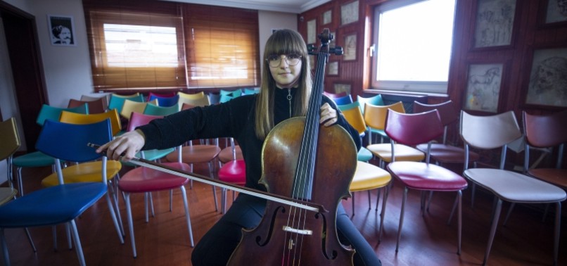 TURKISH MIDDLE SCHOOL STUDENT WINS FIRST PRIZE AT PRAGUE CELLO COMPETITION