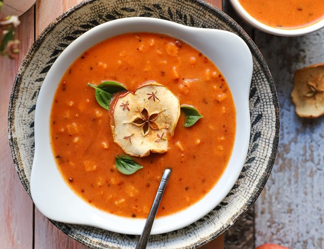 Baharatlı & Erişteli Tatlı Patates & Elma Çorbası