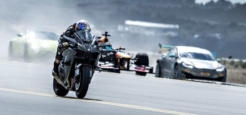 MOTORCYCLIST KENAN SOFUOĞLU BEATS SOLO TÜRK JET IN TEKNOFEST RACE