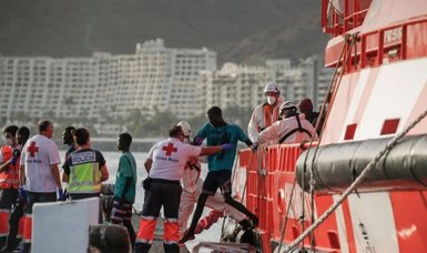 Search for migrants goes on off Canary Isles