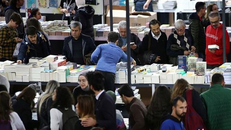 Bağımsız yayıncılar bir yılda 423 milyon kitap üretti