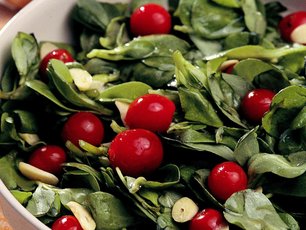 Sarımsaklı Semizotu Salatası