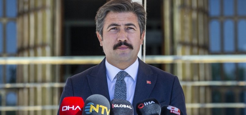 TURKEYS RULING PARTY SUBMITS BILL TO SPLIT BAR ASSOCIATIONS