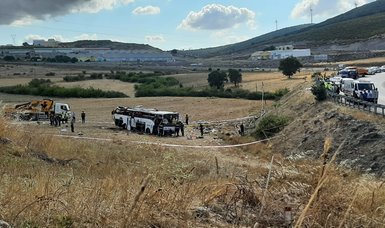 Passenger bus crash claims 15 lives in western Turkey
