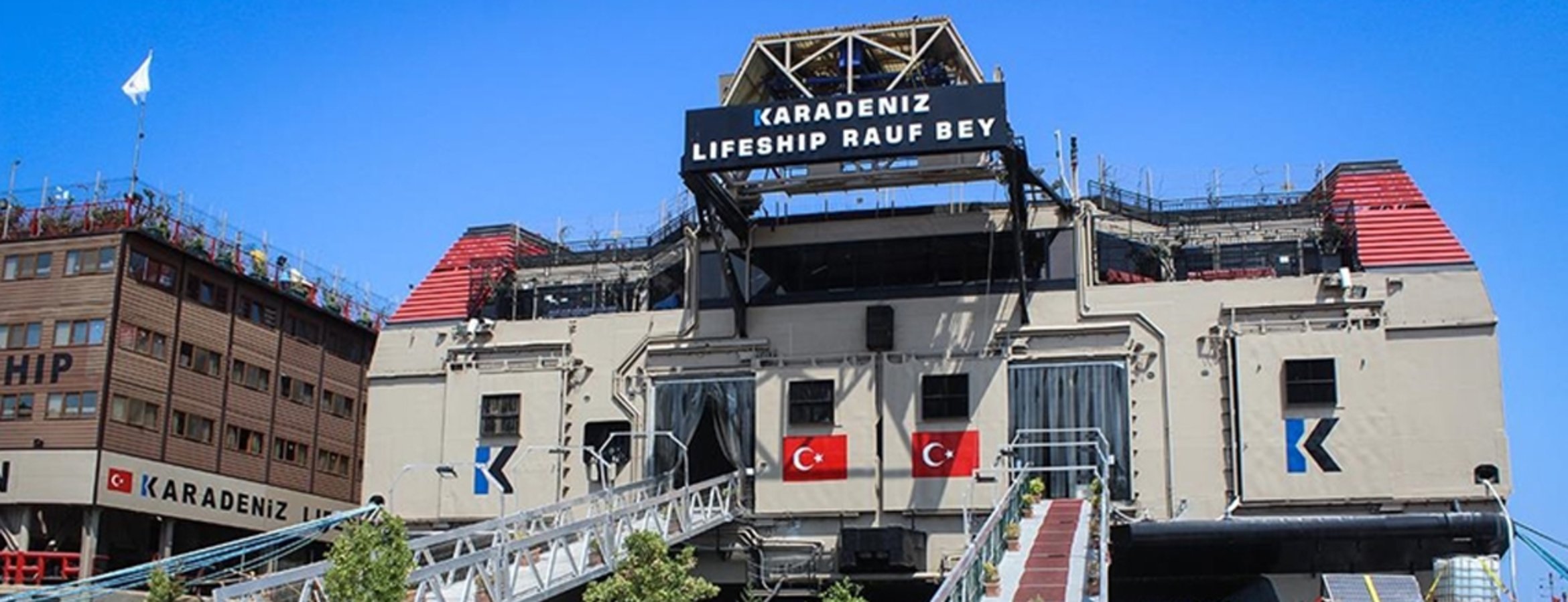 Yüzen okulda 350 depremzede öğrenci üniversiteye yerleşti