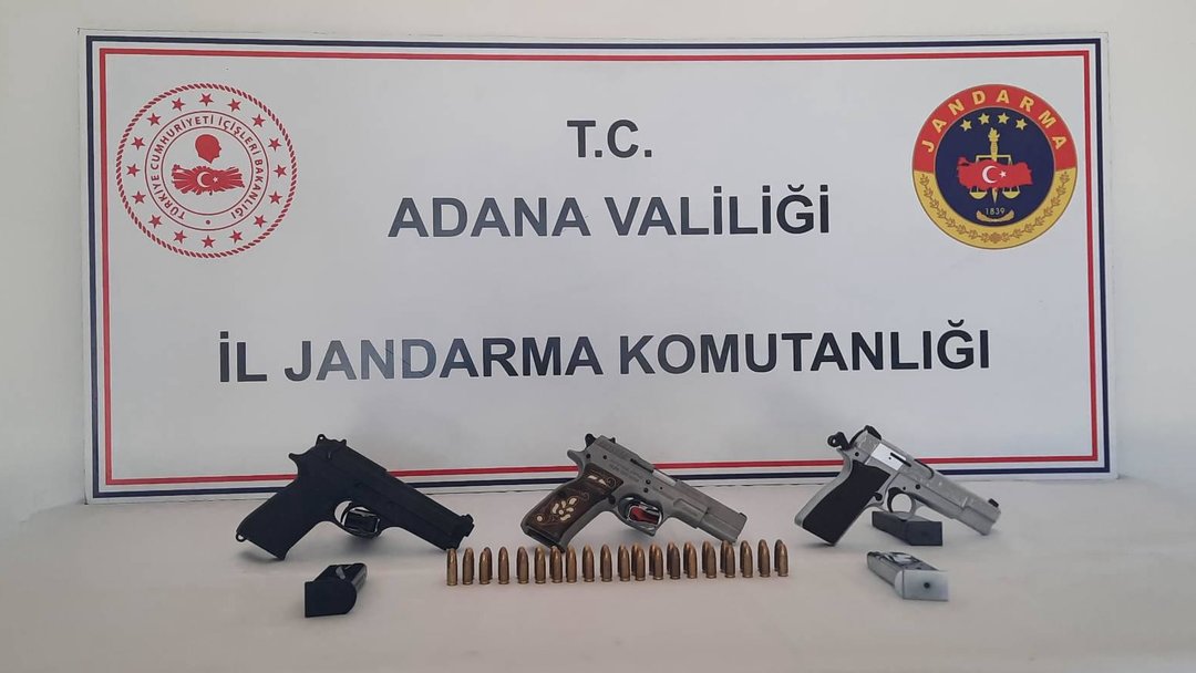 SİLAH KAÇAKÇILARI YAKALANDI