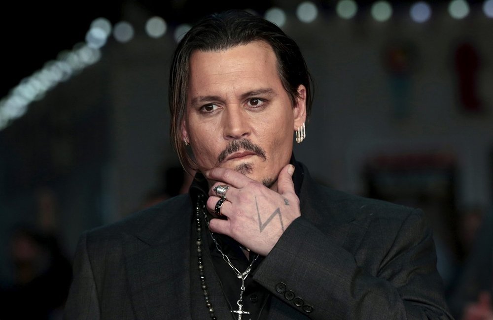 JOHNNY DEPP’İ SOYUP SOĞANA ÇEVİRDİLER