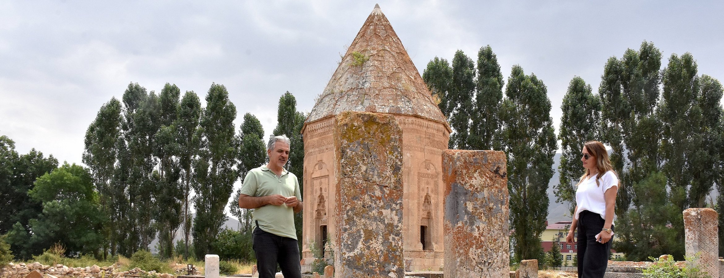 Van’daki Selçuklu Mezarlığı’nda 6 yeni mezar gün yüzüne çıkarıldı