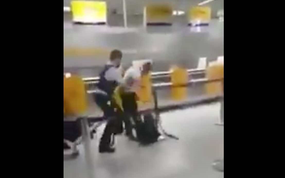 Eşinin başını açmak isteyen Alman polisine Müslüman kocanın kahramanca tepkisi