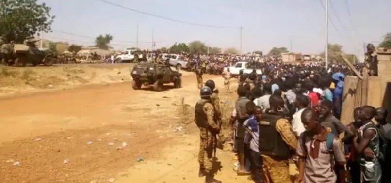 BURKINA FASO PROTESTERS BLOCK PROGRESS OF FRENCH MILITARY CONVOY COMING FROM IVORY COAST
