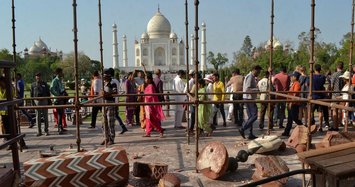Taj Mahal turrets damaged in storm