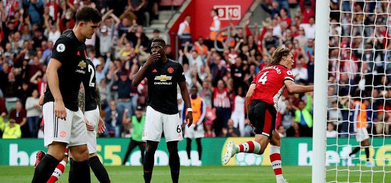 MAN UNITED HELD 1-1 BY 10-MAN SOUTHAMPTON IN EPL
