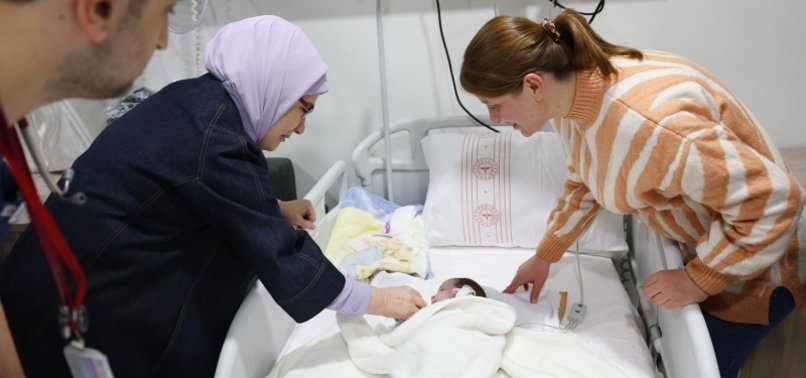TURKISH FIRST LADY VISITS INFANT SURVIVORS OF QUAKES AIRLIFTED TO ANKARA HOSPITAL