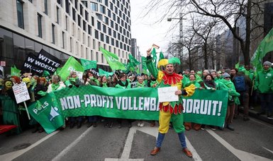 Belgian health workers protest unfavorable working conditions