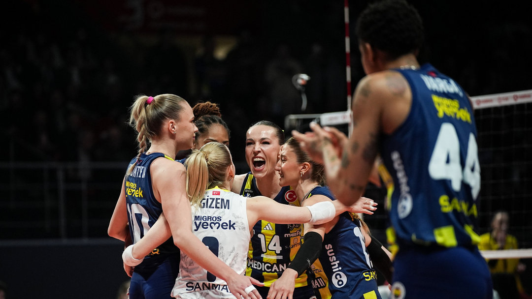 VOLEYBOLDA ŞAMPİYONLUK SON MAÇA KALDI