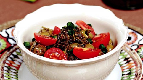 Zeytinli Zahter Salatası