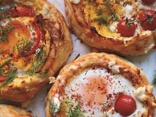 Yumurta ve Peynir Dolgulu Mini Bazlamalar