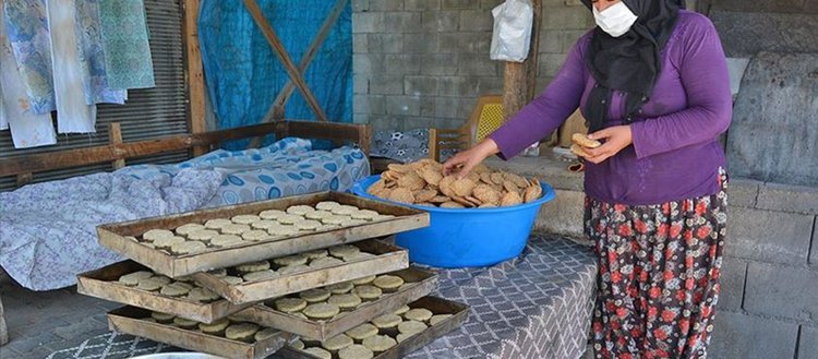 Gaziantep’in geleneksel tadı kömbe damakları tatlandırıyor