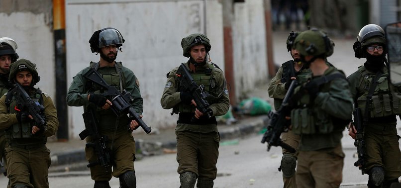ISRAELI FORCES ARREST HAMAS LEADER IN WEST BANK